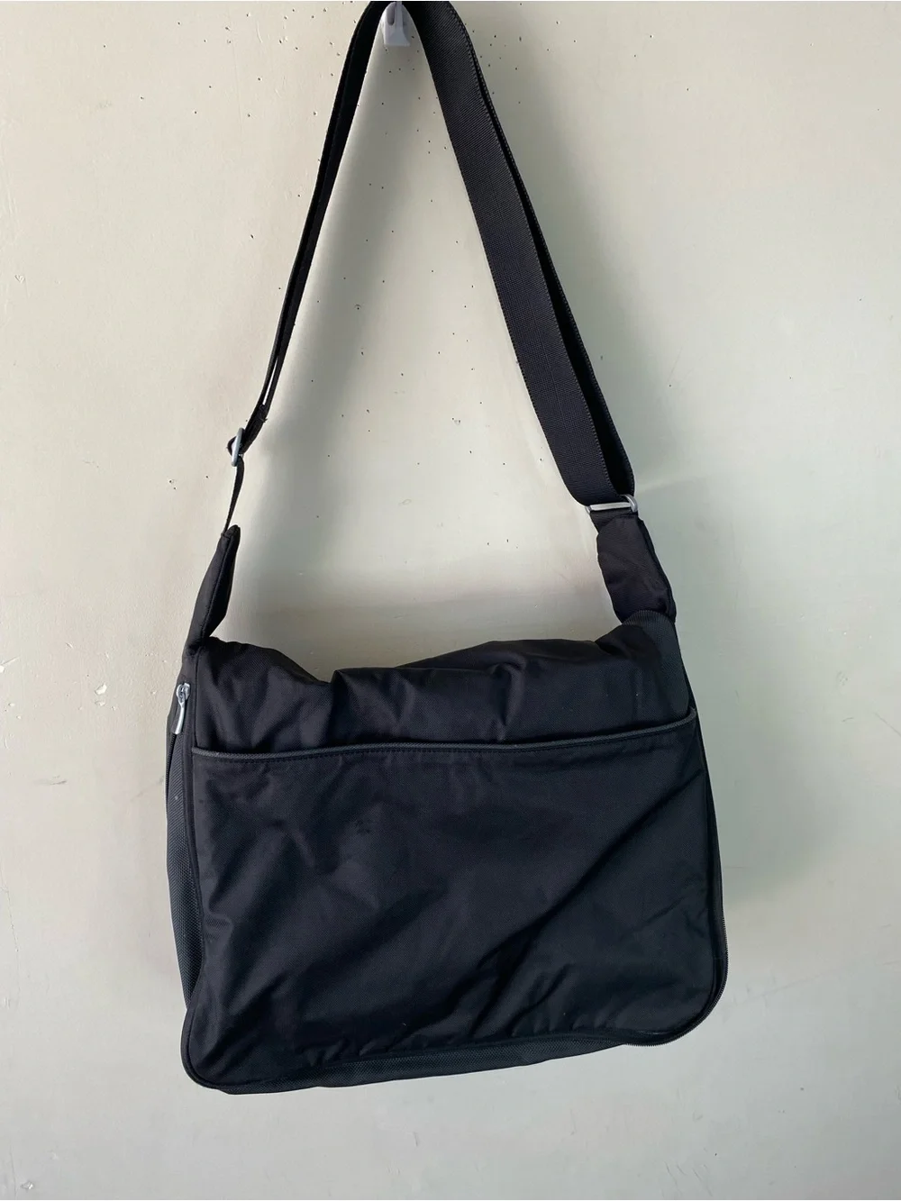 TUMI T-Tech 5112D Black Expandable Nylon Laptop Messenger Bag
